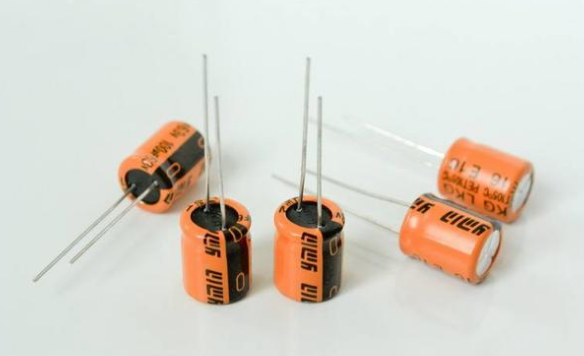 「NIPPON CHEMI-CON」電解電容極性接錯會爆炸，如何避免？